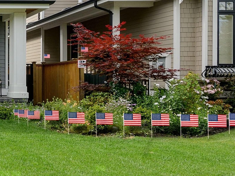 Uelfbaby Pack of 24，4x6 Inch American Flags Handheld small Flags on the wooden stick,with Kid-Safe Spear Top,Perfect for Parades, Decoration, Veteran Party, etc - Image 5